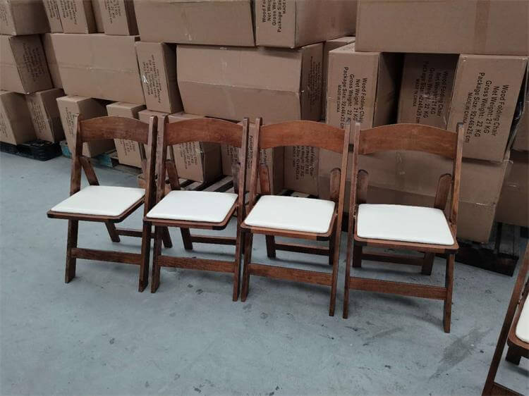 Brown chair with Ivory pads