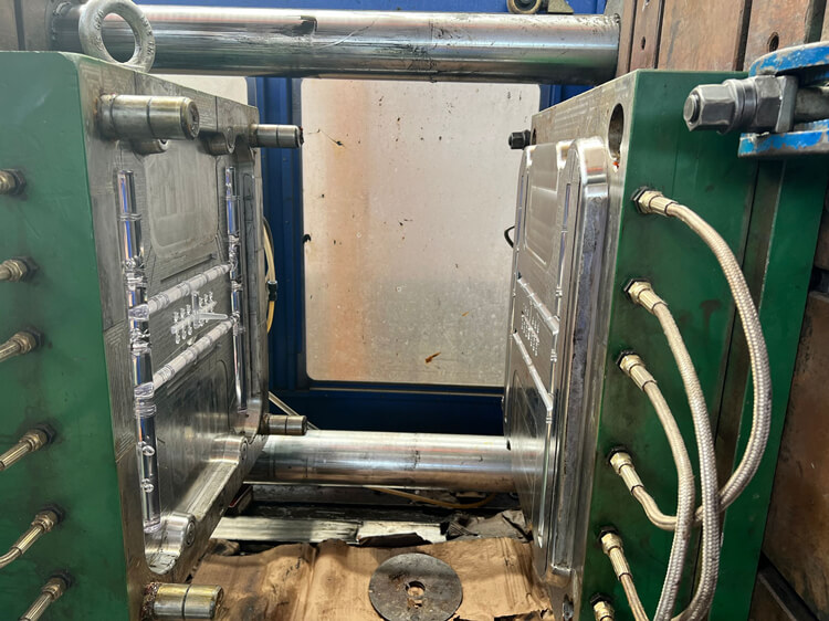 clear chiavari chair factory