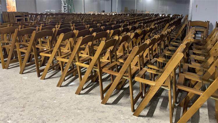 mass prodution of brown folding chairs