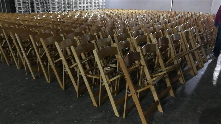 natural color of folding chairs