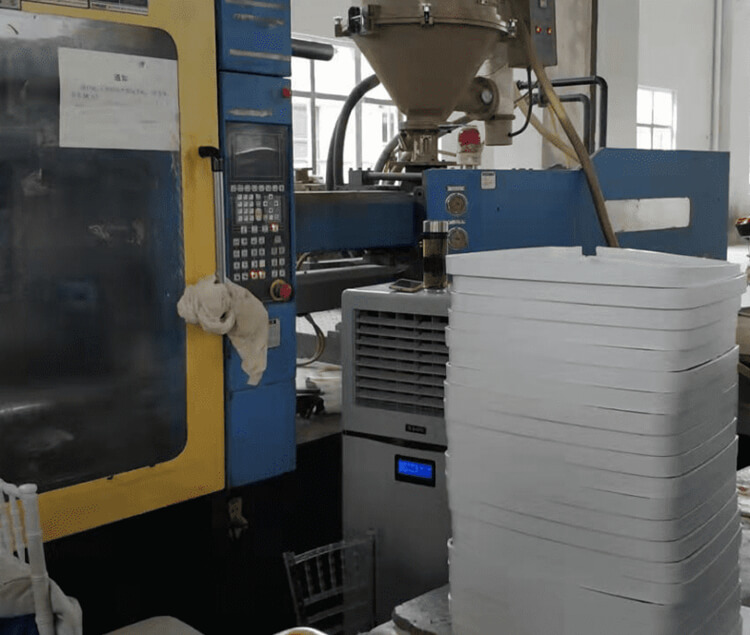 resin crossback chair supplier