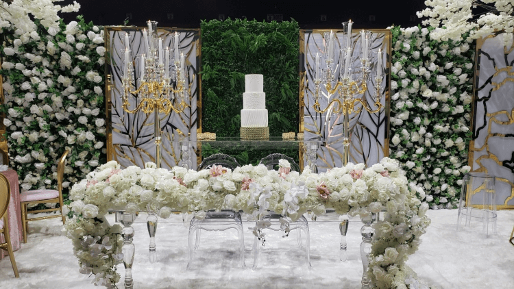 WEDDING TABLE
